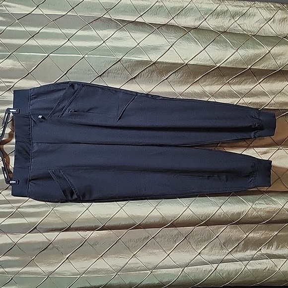 EUC- ClimateRight by Cuddl Duds Scrub Joggers with Anti-Bacterial Techno… - Picture 5 of 7